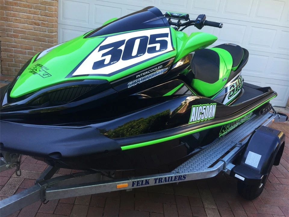 Kit de matrícula IPD Race Design para Kawasaki Ultra 300 y 310 Foto 1 de 1