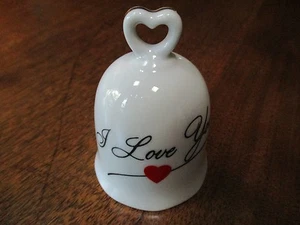 CAMPANA ""VALENTINE"" 3 1/2" ALTA BLANCA ""TE AMO"" DE COLECCIÓN CON MANGO DE CORAZÓN RECORTADO EN ORO - Imagen 1 de 9