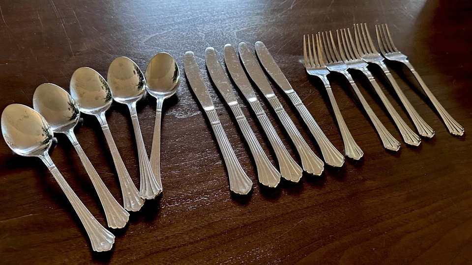 15 piezas Dorian de Estia. Hecho en Corea (vs Indonesia). Foto 1 de 4