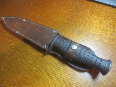 United Dagger Taiwan Vintage UC275 con funda de cuero - hoja de 5" Foto 1 de 4