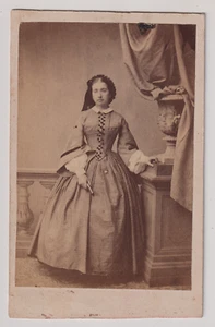CDV Gebrüder Mohr/Frankfurt a. M** - Dame de la noblesse allemande - c.1865 - Bild 1 von 2