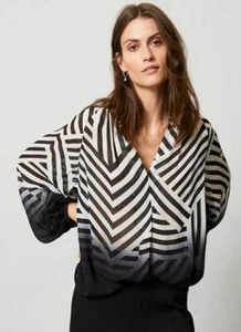 Neuwertige Samt Demi Ombre Chevron Print Chiffon Bluse Gr. 10 neutral schwarz  - Bild 1 von 3