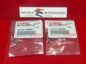 Nuevo de Lote Original Nuevo en Paquete Yamaha 90164-05800 Guantera Tornillo Roscante LOTE DE DOS (2) - Imagen 1 de 3