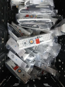 Lote de (20) Mandos a distancia originales DirecTV RF-XMP RC66RX nuevos sin batería  - Imagen 1 de 3