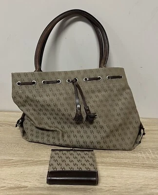 Cartera Dooney & Bourke Logotipo Firma Lona Cuero Asas Borla Bolso Cartera Foto 1 de 4