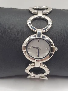 Reloj de cuarzo de moda para dama 26 mm ovalado tono plata eslabón pulsera correa - Imagen 1 de 6