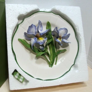 Beautiful Three Dimensional Wondrous Floral Wall Plaque - Picture 1 of 9