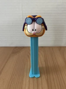 Vintage Pez Spender ~ Garfield ~ Pilot Fliegerpfoten ~ RAR ~ 1978 ~ blau mit Füßen - Bild 1 von 5