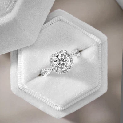 Anillo de compromiso de diamantes pavé halo corte redondo de 2,87 quilates VVS1 F oro blanco infinito Foto 1 de 4