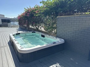 9 Seater Leisurerite Riviera Spa/ Hot Tub - Picture 1 of 2
