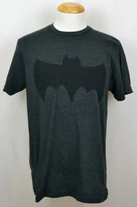 Camiseta gráfica con logotipo de murciélago de Batman de DC Comics gris carbón nueva con etiquetas - Imagen 1 de 2