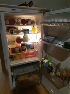 Kühlschrank von der Marke Miele zum selbst abholen sind der breite von ca. 60cm - Bild 1 von 3