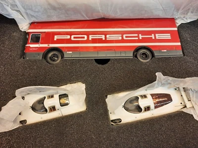 Schuco Porsche set "70 JAHRE PORSCHE" car transporter + 908K + 908L 1/43 700 pcs - Immagine 1 di 4