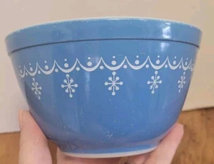 Guirnalda de copo de nieve Pyrex 1 1/2 pt. Cuenco mezclador utensilios para horno 5 3/4" X 3 1/2" EE. UU. - Imagen 1 de 5