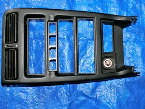 COCKPITBLENDE Einbaurahmen Radio Ablage  68260-71Y00 01 Nissan 100 NX  - Bild 1 von 3