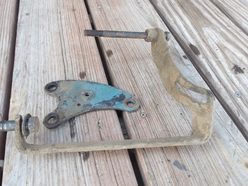 Plymouth 383 1969 soportes de alternador con aire acondicionado Foto 1 de 1