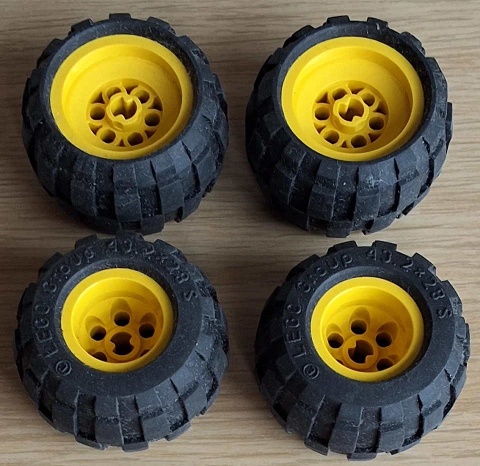 Lego 4 x Räder 6579 Rad Ballonreifen 43,2x28 S Felge 6580 gelb Zubehör 8463 - Bild 1 von 1