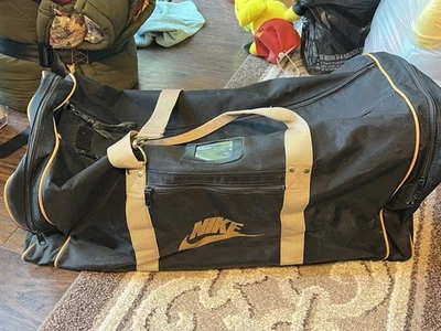 Bolso de Lona Jumbo Grande Nike Años 90 De Colección Negro y Dorado Swoosh Gimnasio Foto 1 de 4