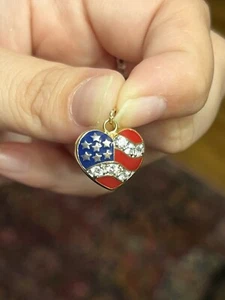 14k Gelbgold Herz amerikanische Flagge mit CZ Steinen und Emaille offene Sterne Rückseite - Bild 1 von 7
