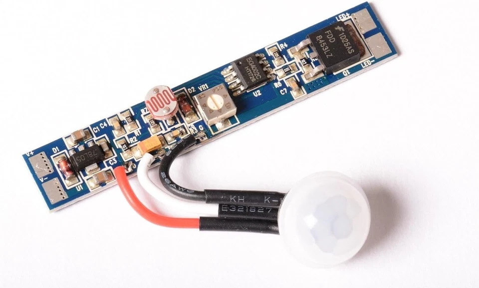 LS2 SENSORE LUMINOSITA E MOVIMENTO PIR INTERRUTTORE PER STRISCE STRIP LED B8D3 - Immagine 1 di 1