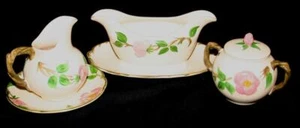 5 PC FRANCISCAN ROSE GRAVY BOAT, CREAMER WITH UNDER PLATE, SUGAR BOWL WITH LID - Bild 1 von 1