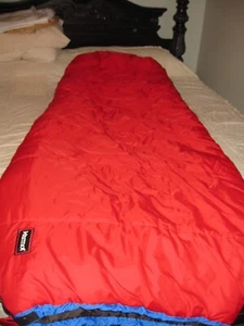 MARMOT HOECHST POLARGUARD HV FIBERFILL 82" BY 31" NYLON RED SLEEPING BAG - Picture 1 of 7