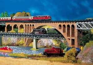 Faller 2924 Z Scale Stone Arch Bridge Building Kit - Picture 1 of 2