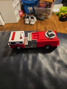 Ertl Tomy Camion dei Pompieri Giocattolo Rosso Vigili del Fuoco Die Cast/Plastica 5’ 2020 LEGGI - Foto 1 di 13