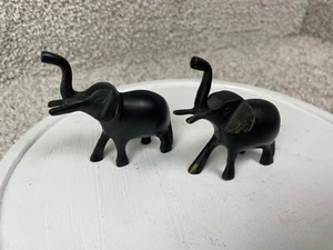 Set 2 statuine elefanti in miniatura in ghisa segnaposto porta prenotazione - Foto 1 di 15