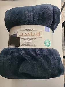 Berkshire King size Plush Solid LuxeLoft Blanket Dark Blue 112" x 92" Comfy soft - Picture 1 of 6