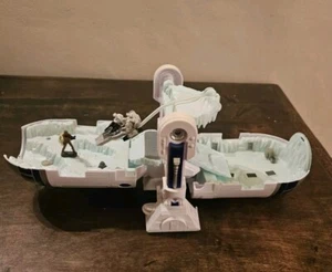 2015 Micro Machines Star Wars R2D2 Planet Hoth completo con Chewbacca e Speeder - Foto 1 di 8