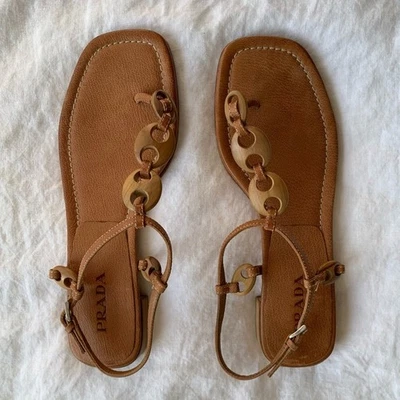 Sandalias vintage Prada de madera de cuero con tanga punta cuadrada marrón tostado Foto 1 de 4