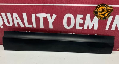 Land Rover Discovery L462 2017-2023 puerta delantera derecha moldura inferior negro oe Foto 1 de 4