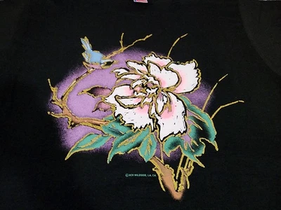 Camiseta Vintage Fofa Flor de Pássaro Anos 90 Ponto Único EUA Masculina Grande Ouro Preto - Imagem 1 de 4