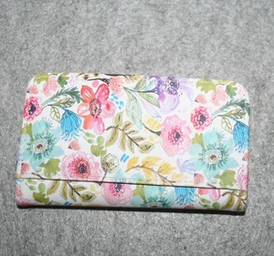 Buxton Floral Pattern White/Pink/Purple/Green Folding Snap Close Womens Wallet - Picture 1 of 8