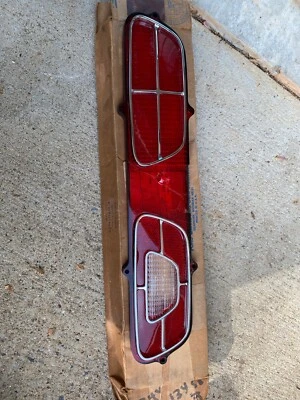 Lente de luz trasera Ford Mercury Comet 1972-1977 nuevo de lote  Foto 1 de 3