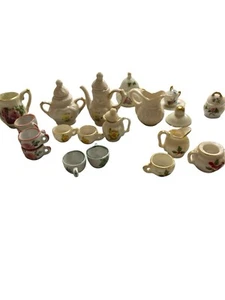 Teteras miniatura vintage para casa de muñecas platillos tazas 18 piezas - Imagen 1 de 2