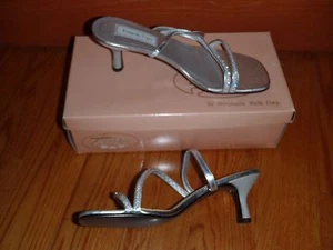 Touch Ups Samantha Silver Metallic Formal Wedding Shoes Open Toe Pumps 8.5 NIB - Picture 1 of 4