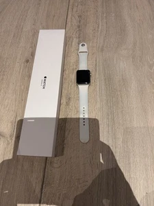 Apple Watch series 3 42mm Silber  - Bild 1 von 1