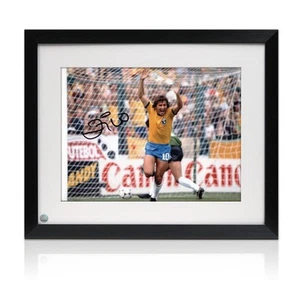 Zico signiertes Brasilien Fußball Foto: 1982 Tor. Gerahmt - Bild 1 von 4