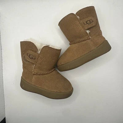 Botas UGG Keelan II para niños pequeños en gamuza castaño Talla 0/1 Foto 1 de 4