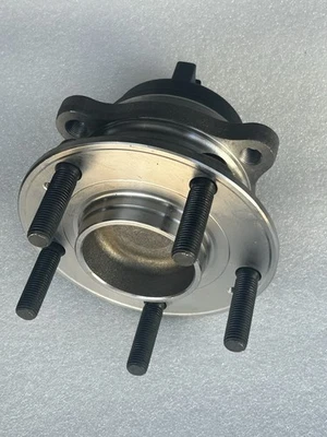 Rear Wheel Bearing & Hub Assembly 512326 Hyundai Santa Fe Kia Sorento 2011-2014 - Image 1 of 4
