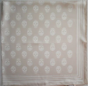 ๐๏ธ ALEXANDER McQUEEN Beige White SKULL BIKER 100% SILK Square Scarf Foulard - Picture 1 of 6