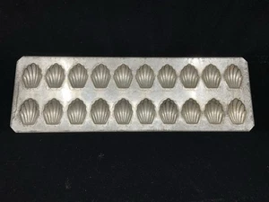 Stampo Madeleine Vintage Metallo Rowocco Francia #42 Biscottiera Latta 20 Cavità  - Foto 1 di 3