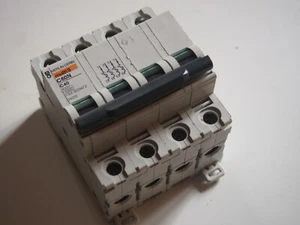 Disjoncteur Tétrapolaire MERLIN C60N C40 24232 - Picture 1 of 3