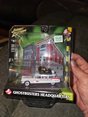 JOHNNY LIGHTNING GHOSTBUSTERS ECTO-1A & HEADQUARTERS Polyresin Backdrop Diorama - Image 1 of 4