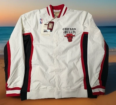 CHAQUETA DE CALENTAMIENTO MITCHELL & NESS CHICAGO BULLS L GAME 1992-1993 NUEVA CON ETIQUETAS BLANCA Foto 1 de 4