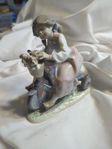 "Traveling in Style" Lladro,  Artist Signature #5680, Mint - No Box - Fast Ship - Picture 1 of 18