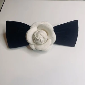 Camellia Flower Brooch Pin Clip Black Bow New Handmade Ivory White - Picture 1 of 2