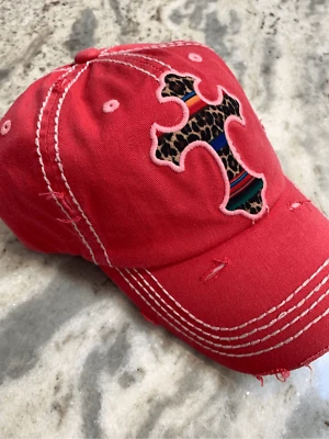 Gorra de béisbol rosa con monograma cruzado #playa #fe Foto 1 de 4